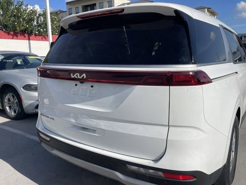 Used 2022 Kia Carnival LX w/ Paint Protection Package image 4
