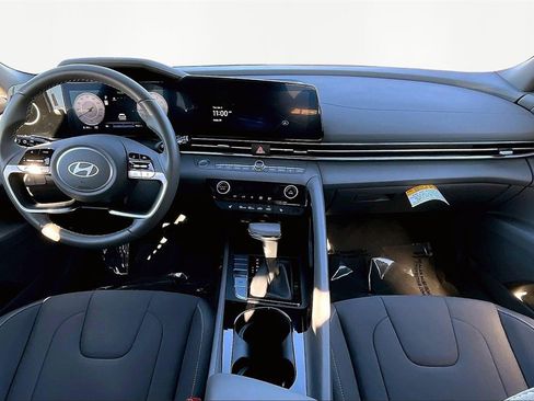 Used 2024 Hyundai Elantra SEL w/ Convenience Package image 16