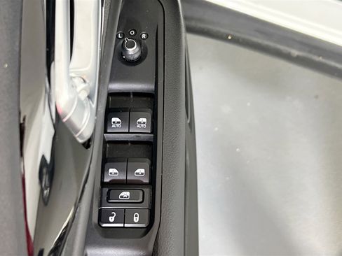 Used 2022 Jeep Compass Trailhawk w/ Trailhawk Convenience Group AWD/4WD image 17