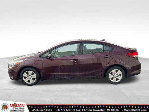 Used 2017 Kia Forte LX image 2