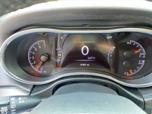 Used 2019 Jeep Grand Cherokee Laredo image 18