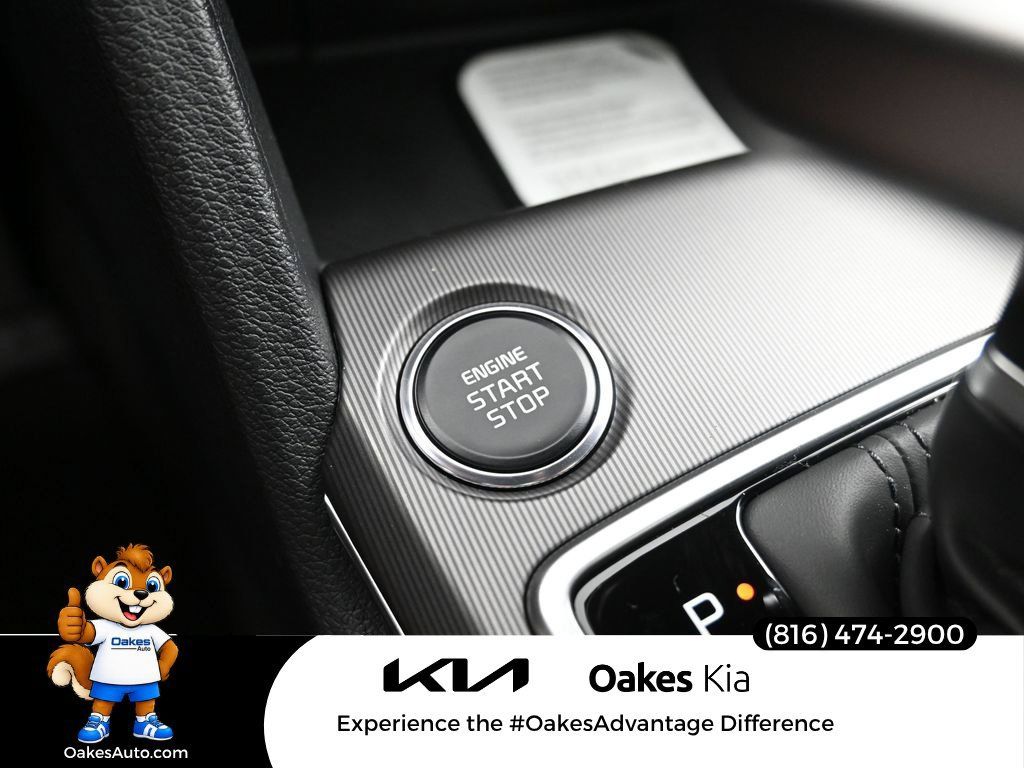 Certified 2026 Kia Sportage EX w/ EX Panorama Roof Package FWD image 23