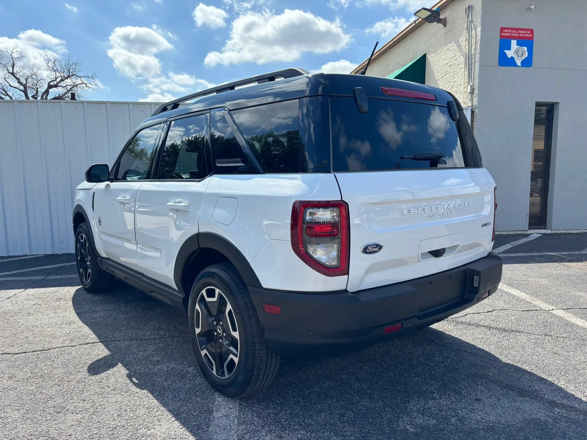 Used 2024 Ford Bronco Sport Outer Banks w/ Tech Package AWD/4WD image 3