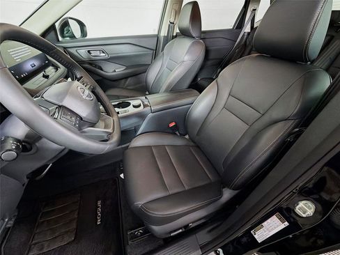 Used 2025 Nissan Rogue SL AWD/4WD image 2