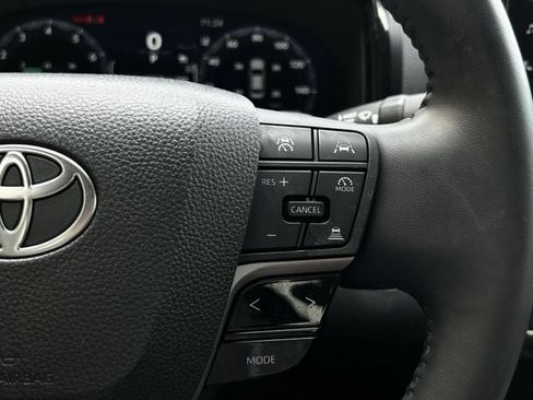 Used 2025 Toyota Camry XSE FWD image 16