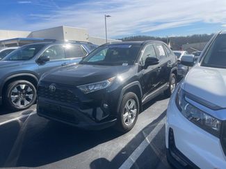 Used 2020 Toyota RAV4 XLE video 2
