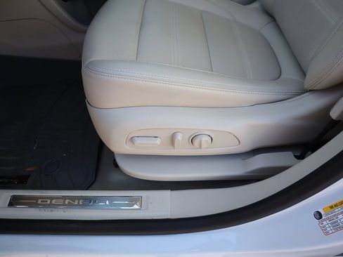 Used 2023 GMC Acadia Denali w/ Denali Ultimate Package image 25