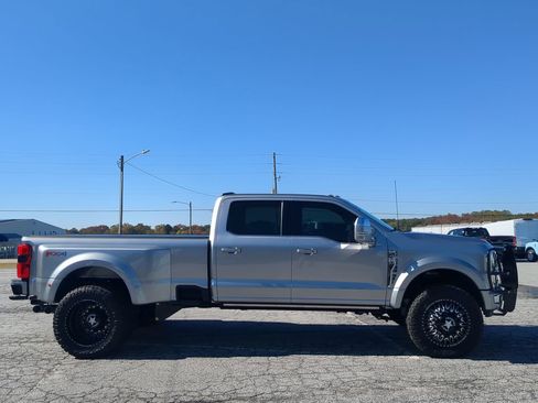 Used 2023 Ford F450 Platinum w/ FX4 Off-Road Package image 2