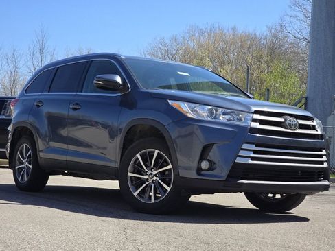 Used 2019 Toyota Highlander XLE AWD/4WD image 1