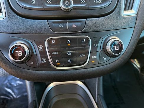 Used 2021 Chevrolet Malibu LT FWD image 24