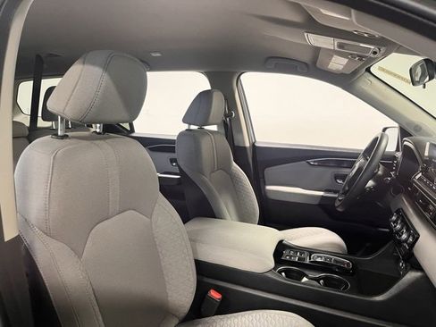 Used 2023 Honda Pilot LX image 9