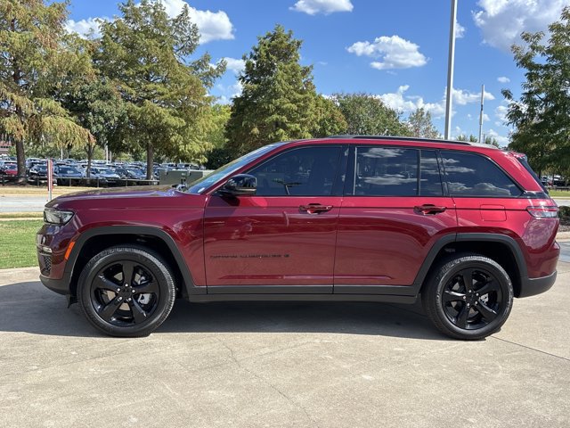 Used 2023 Jeep Grand Cherokee Limited w/ Black Appearance Package AWD/4WD image 10