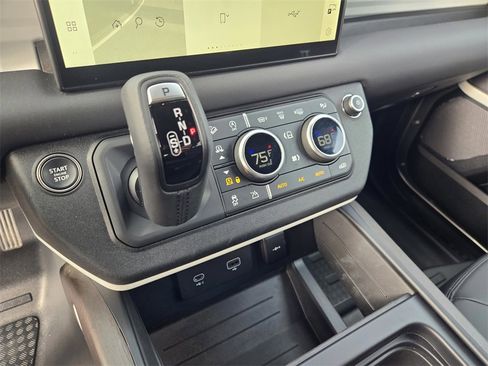 Used 2024 Land Rover Defender 110 SE image 23