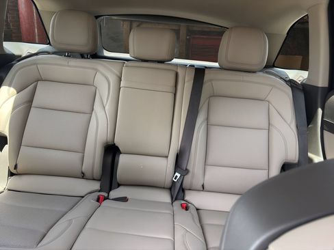 Used 2025 Lincoln Nautilus Premier AWD/4WD image 13