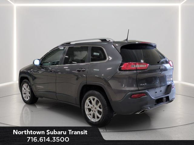 Used 2016 Jeep Cherokee Latitude w/ Cold Weather Group AWD/4WD image 3