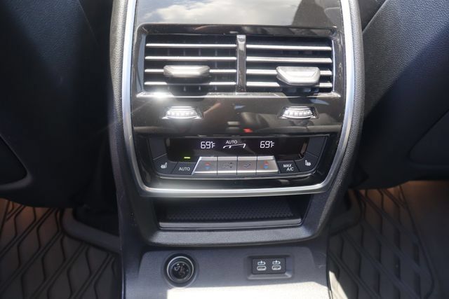 Used 2025 BMW X7 M60i w/ Executive Package AWD/4WD image 37