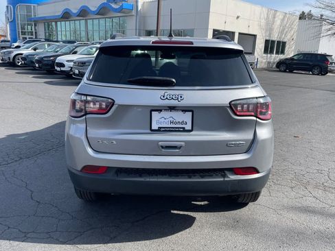 Used 2024 Jeep Compass Latitude image 4