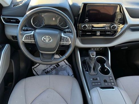 Used 2024 Toyota Highlander LE image 15