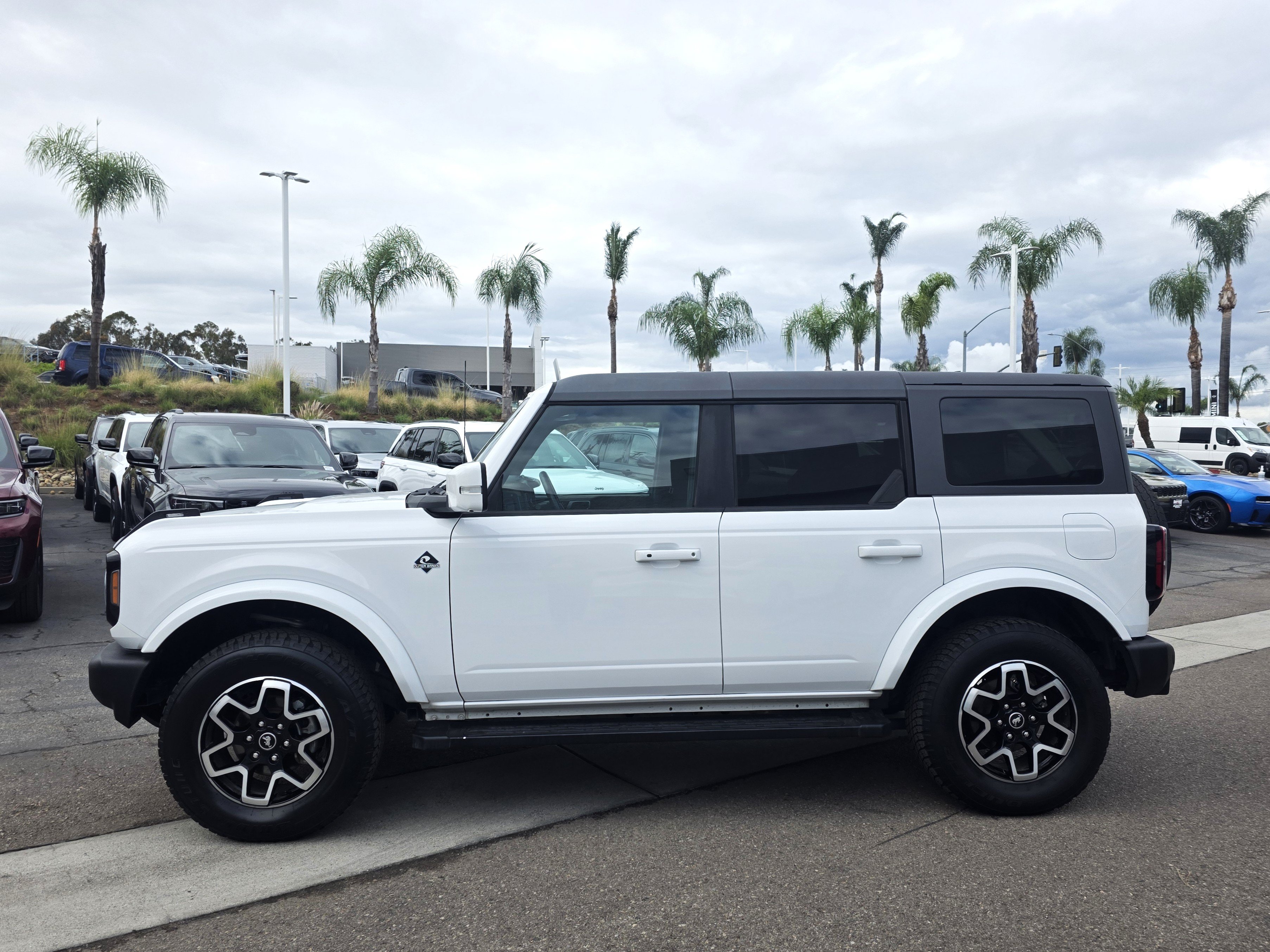 Used 2022 Ford Bronco Outer Banks AWD/4WD image 2