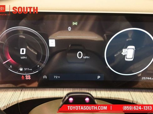 Used 2025 Hyundai Santa Fe Calligraphy AWD/4WD image 12