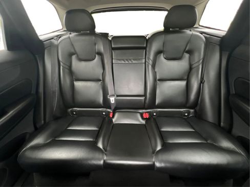 Used 2019 Volvo XC60 T5 Momentum w/ Multimedia Package AWD/4WD image 12
