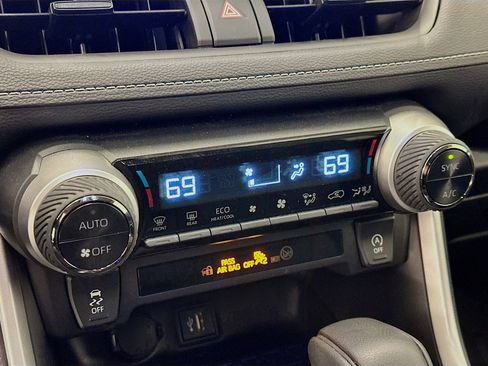 Used 2025 Toyota RAV4 XLE image 24