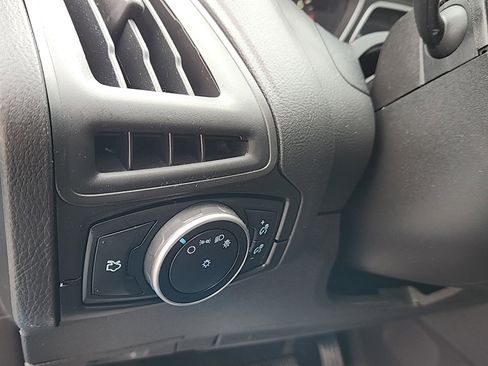 Used 2016 Ford Focus SE image 11