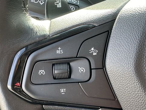 Used 2023 Chevrolet Bolt EUV LT w/ Convenience Package image 25