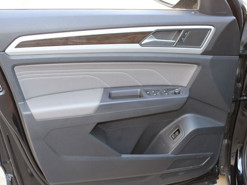 Used 2021 Volkswagen Atlas SE image 21