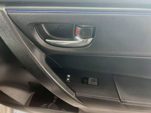 Used 2017 Toyota Corolla SE FWD image 32