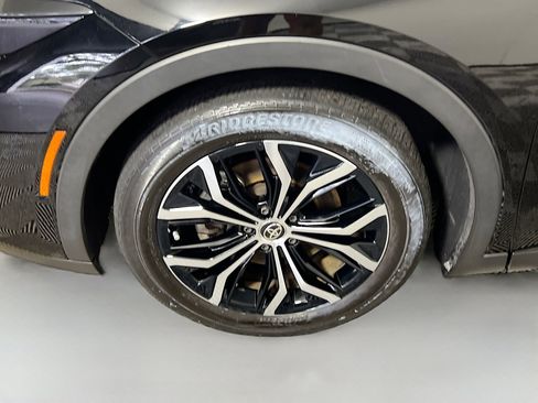 Used 2023 Toyota Crown XLE image 14