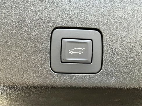 Used 2023 Buick Encore GX Select w/ Sport Touring Package FWD image 25