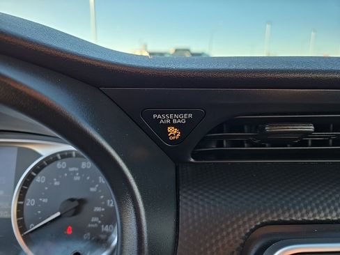 Used 2021 Nissan Kicks S image 33