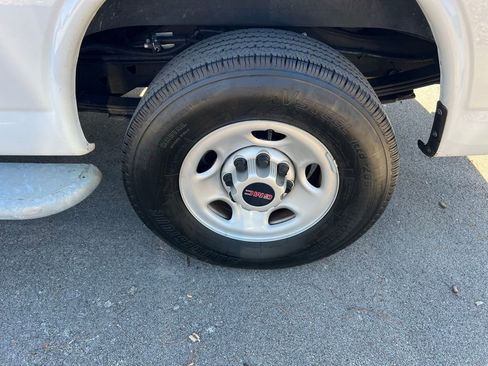 Used 2023 GMC Savana 2500 w/ Driver Convenience Package image 14