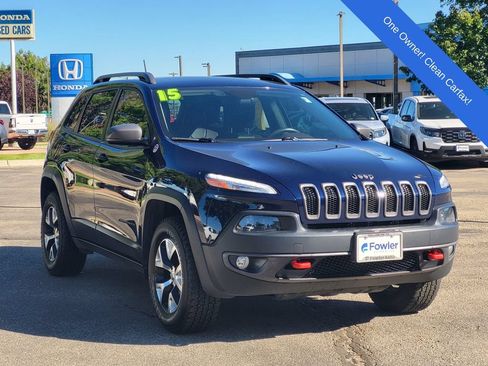 Used 2015 Jeep Cherokee Trailhawk w/ Comfort/Convenience Group AWD/4WD image 3