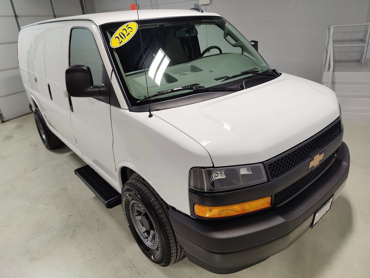 Used 2025 Chevrolet Express 3500 w/ Driver Convenience Package RWD image 2