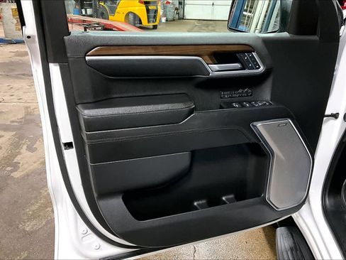 Used 2025 Chevrolet Silverado 1500 High Country w/ Z71 Off-Road Package image 20