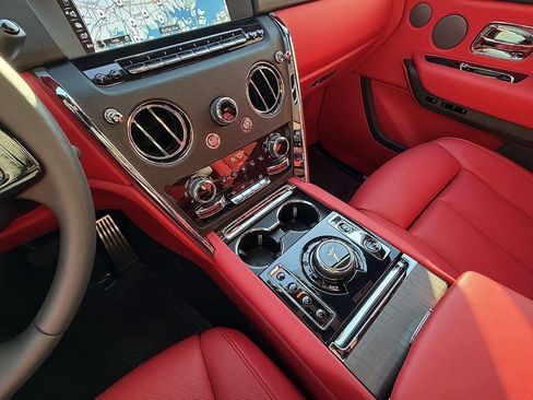 Used 2024 Rolls-Royce Cullinan image 15