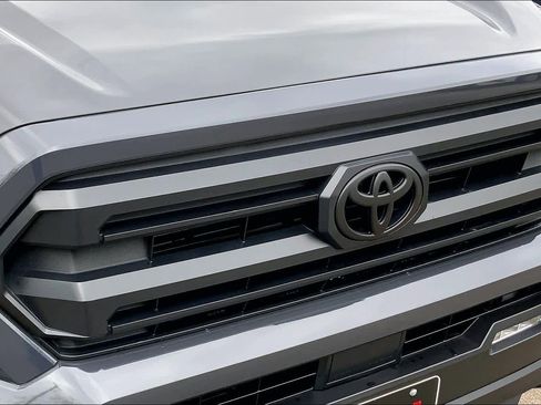 Used 2025 Toyota Tacoma SR5 image 28