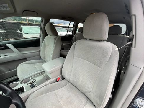 Used 2012 Toyota Highlander FWD w/ Tech Pkg image 25