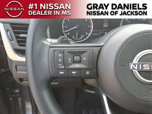 Used 2024 Nissan Rogue S FWD image 13