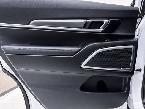 Used 2022 Kia Telluride LX image 26