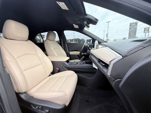 Used 2024 Cadillac XT4 Luxury image 24