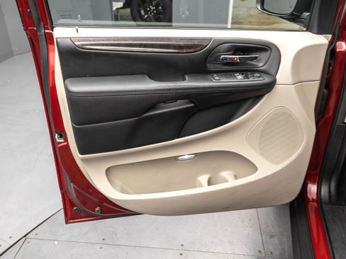 Used 2016 Dodge Grand Caravan American Value Package image 28