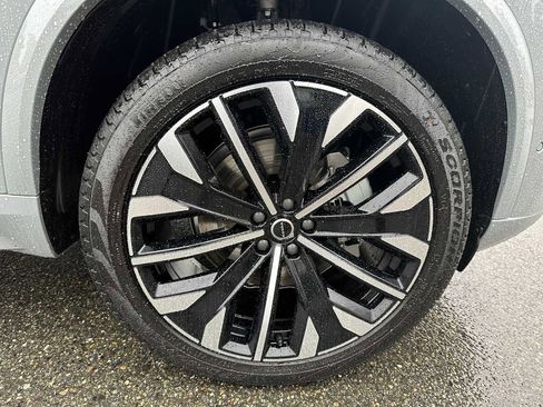 New 2026 Volvo XC90 B6 Plus w/ Protection Package Premier image 9