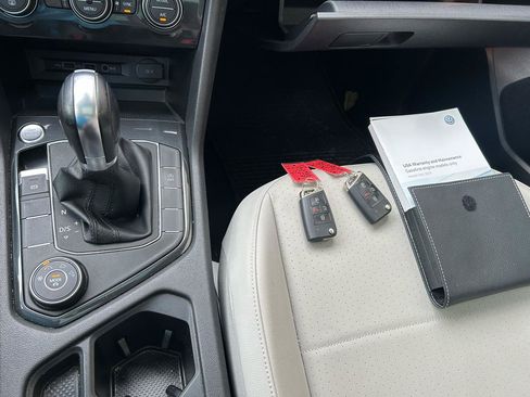 Used 2019 Volkswagen Tiguan SE w/ Panoramic Sunroof Package AWD/4WD image 15