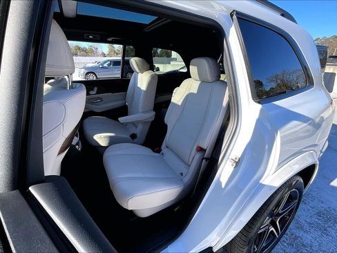 Used 2025 Mercedes-Benz GLS 450 4MATIC image 21