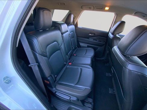 Used 2023 Nissan Pathfinder SL w/ Lighting Package (N92) image 17