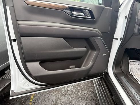 New 2026 Chevrolet Suburban High Country AWD/4WD image 9
