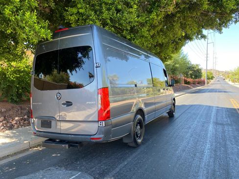 Used 2021 Mercedes-Benz Sprinter 2500 image 6